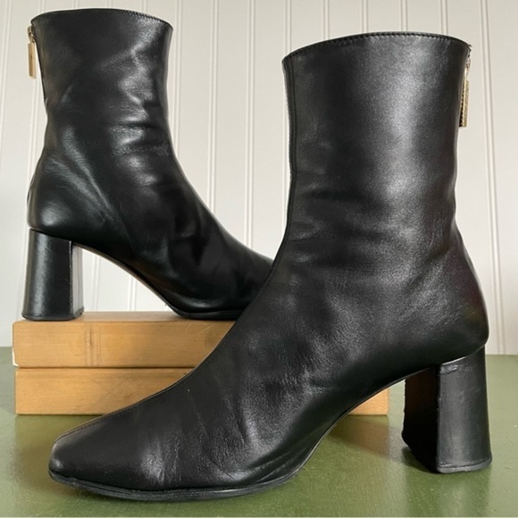 Dear Frances Split Toe Block Heeled Boots in Black Leather - Picture 13 of 16